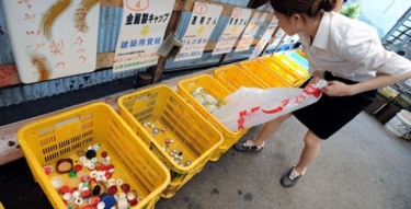 GD8201614@A resident divides up 7395