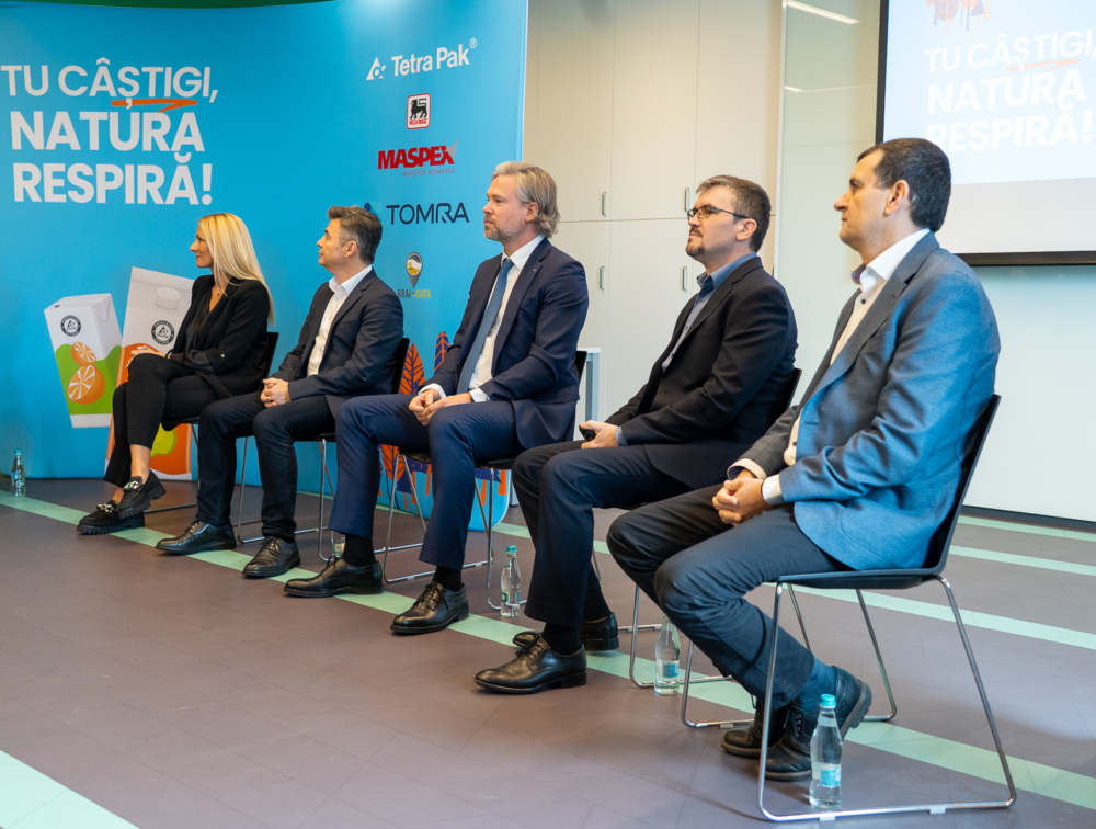 587246816 1149992723885988 7901579609876818513 n e1763792981549 Tetra Pak și Mega Image, în colaborare cu partenerii Maspex, Tomra și Brai Cata, lansează în România primul proiect din Europa de colectare la scară largă a ambalajelor de carton pentru băuturi și lactate, realizată prin intermediul automatelor de colectare (RVM-uri).