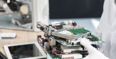 Modificări recente în legislația DEEE din Regatul Unit: lecții pentru EPR în e-commerce, Europa și România